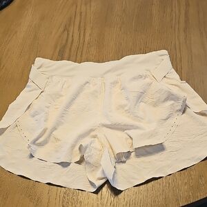Lululemon Athletica Cream Athletic Shorts Lightweight Moisture-Wicking